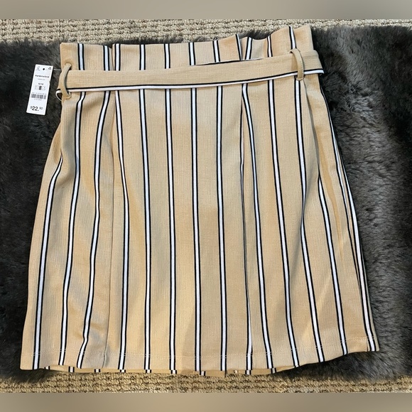 Women’s NWT Ardene’s Belted Mini Skirt ( Medium ) - Picture 3 of 3